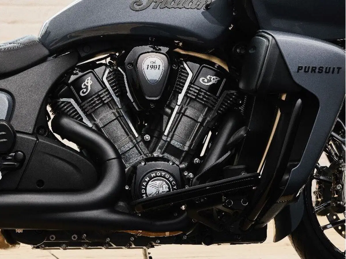 Indian Pursuit 1768 Dark Horse (2022 - 25) (2)