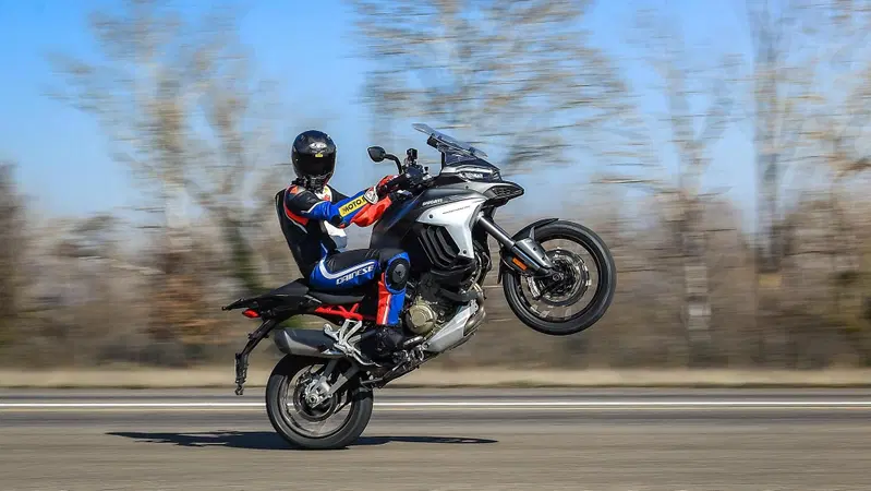 Velocit&agrave; massima LIMITATA sulle maxi enduro? Alcune moto ce l'hanno gi&agrave;! Cosa ne pensiamo noi [VIDEO]
