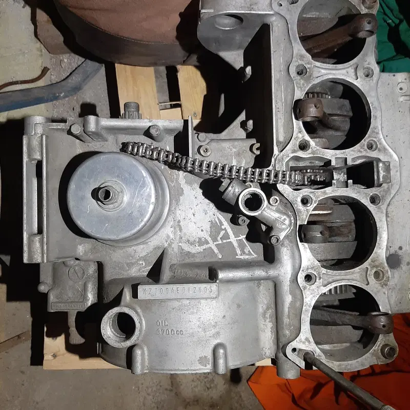 MOTORI KAWASAKI 900