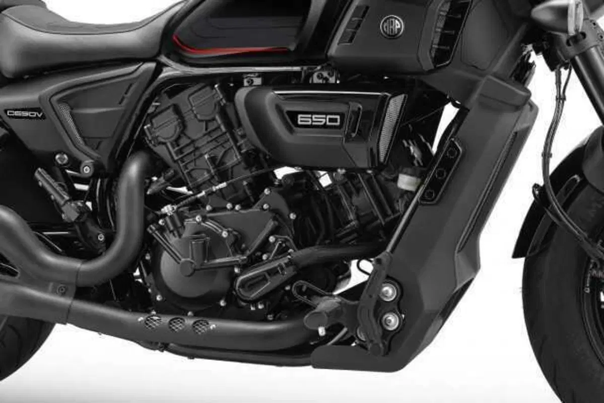 Anche una cruiser V2, la C650V, fra le novità di Moto Bologna Passione (11)