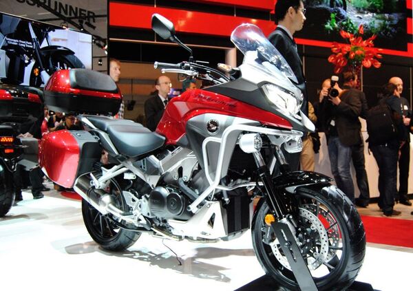 Honda Crossrunner 2015 e Forza 125, video EICMA