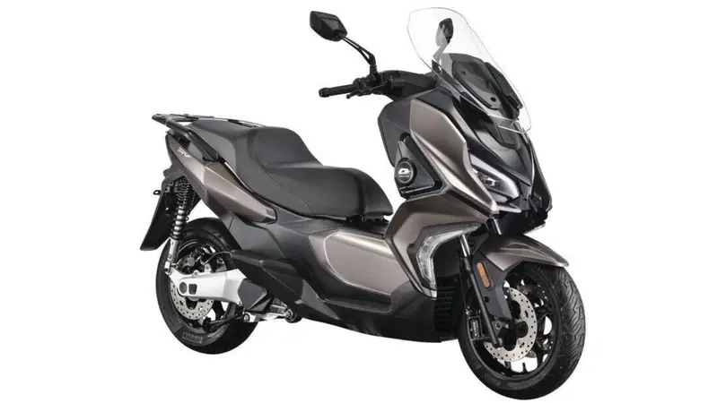 QJMotor, dal Fortress 350 al nuovo scooter elettrico PV. Un po' BMW 