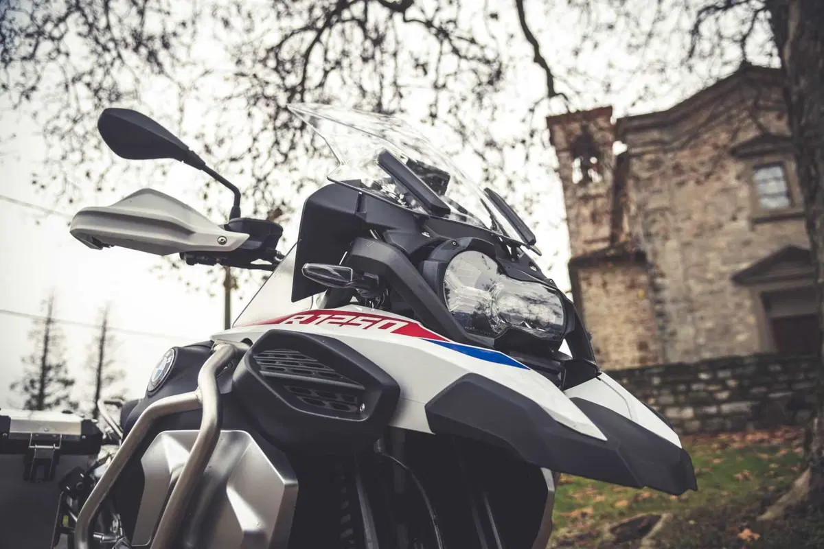 BMW R1250GS Adventure vs Triumph Tiger 1200 Rally Explorer [Video Prova] (10)