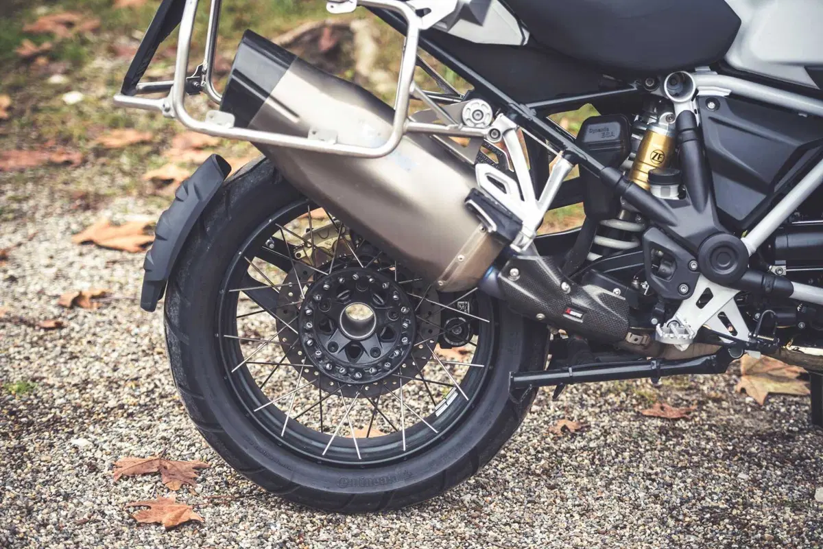 BMW R1250GS Adventure vs Triumph Tiger 1200 Rally Explorer [Video Prova] (16)