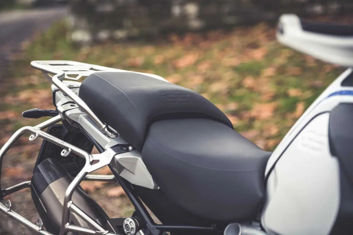 BMW R1250GS Adventure vs Triumph Tiger 1200 Rally Explorer [Video Prova] (9)