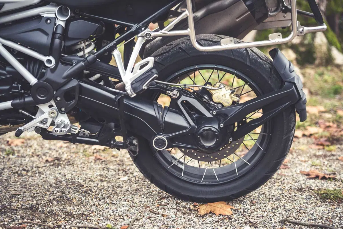 BMW R1250GS Adventure vs Triumph Tiger 1200 Rally Explorer [Video Prova] (15)