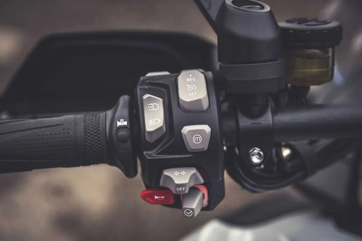 BMW R1250GS Adventure vs Triumph Tiger 1200 Rally Explorer [Video Prova] (5)