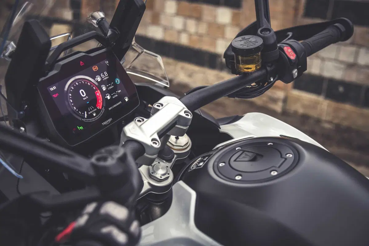 BMW R1250GS Adventure vs Triumph Tiger 1200 Rally Explorer [Video Prova] (3)