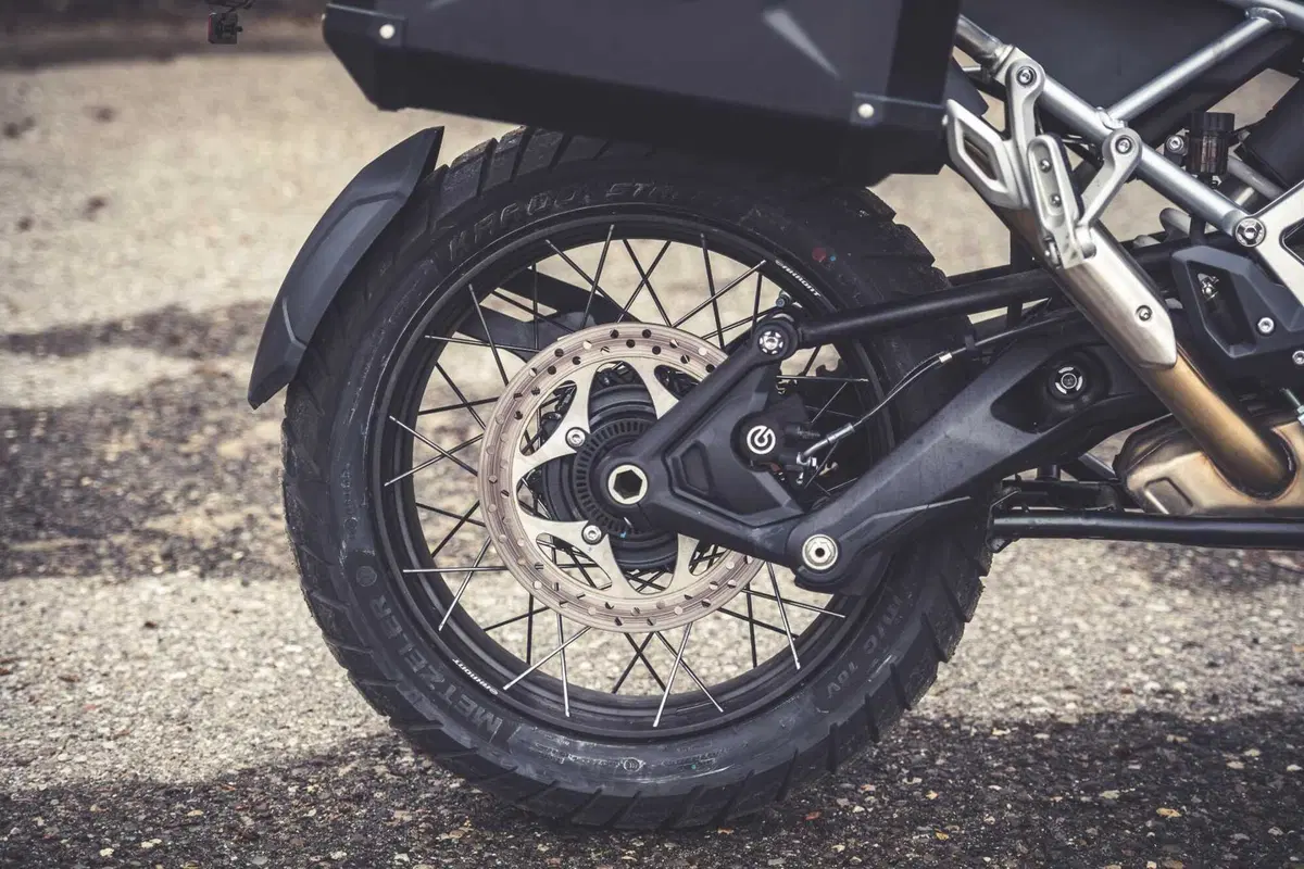 BMW R1250GS Adventure vs Triumph Tiger 1200 Rally Explorer [Video Prova] (10)