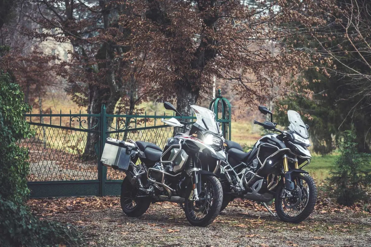 BMW R1250GS Adventure vs Triumph Tiger 1200 Rally Explorer [Video Prova] (15)