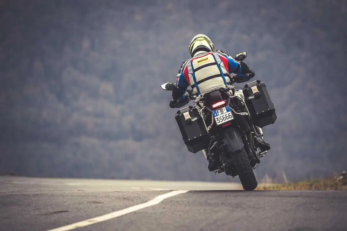 BMW R1250GS Adventure vs Triumph Tiger 1200 Rally Explorer [Video Prova] (14)