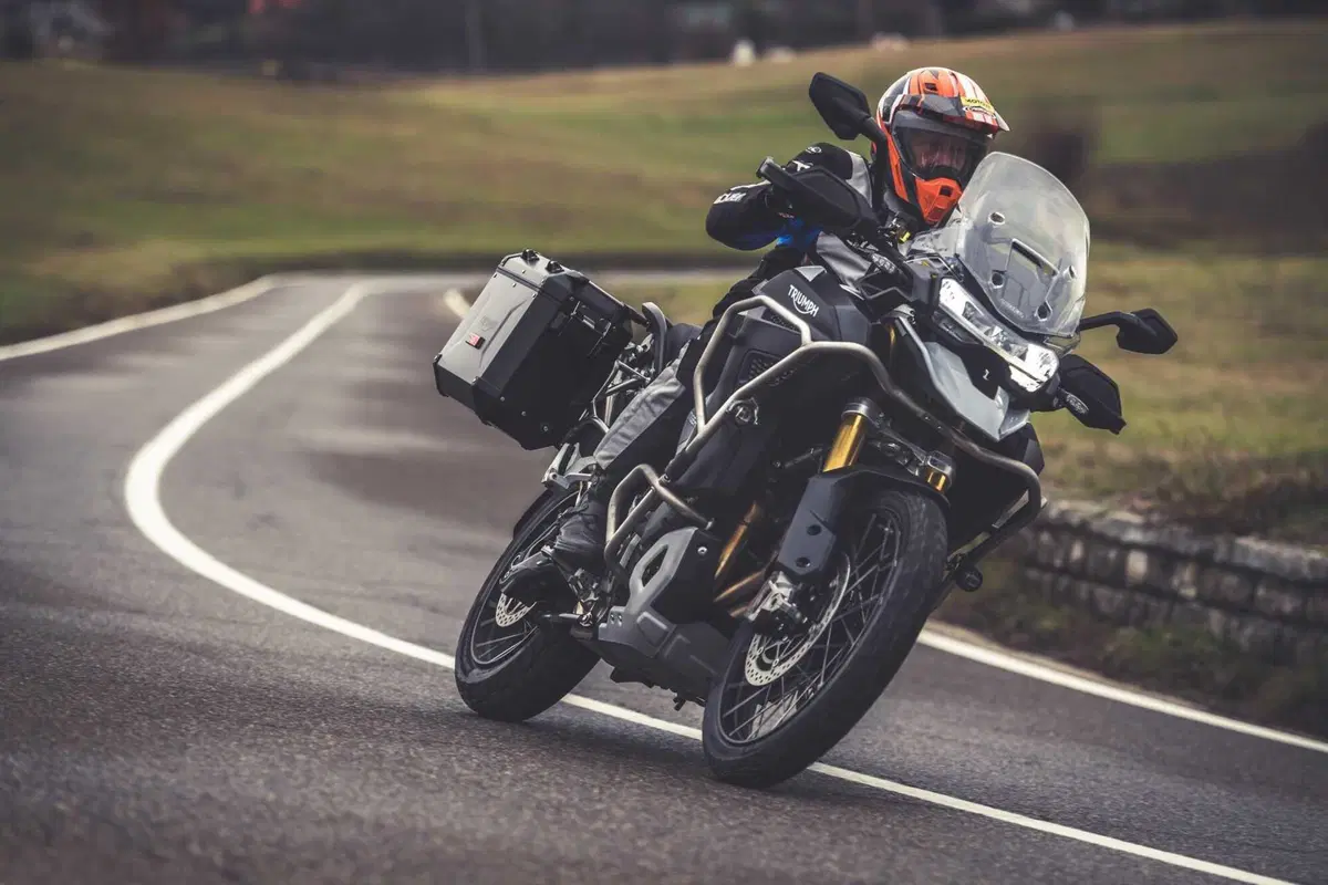 BMW R1250GS Adventure vs Triumph Tiger 1200 Rally Explorer [Video Prova] (17)