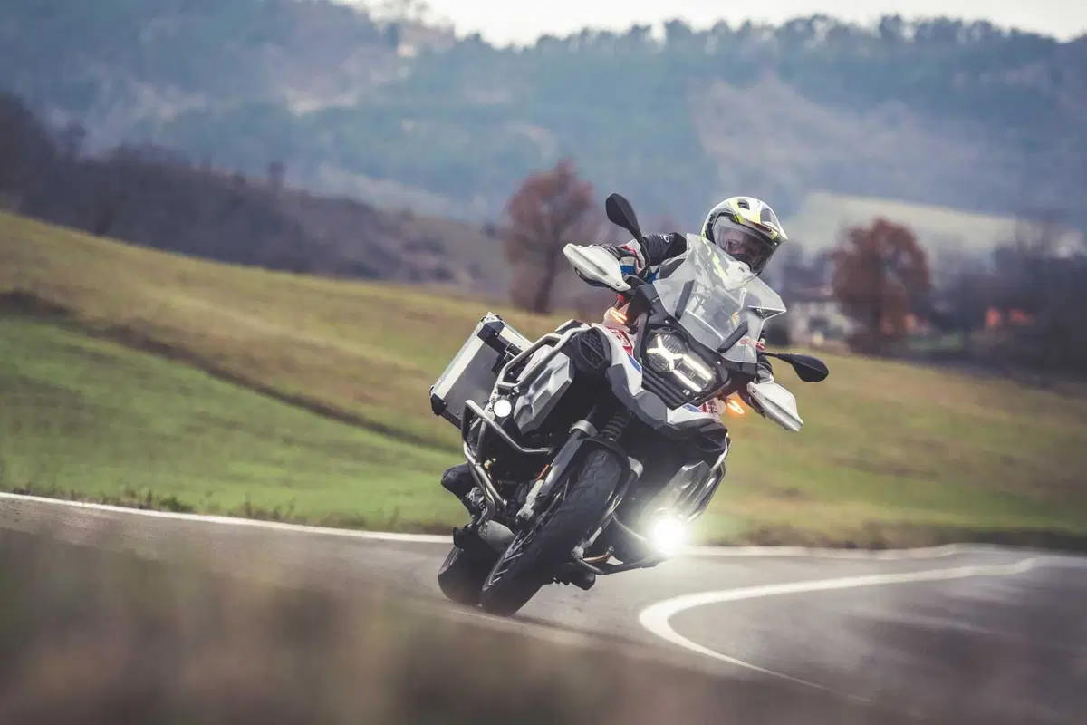 BMW R1250GS Adventure vs Triumph Tiger 1200 Rally Explorer [Video Prova] (18)