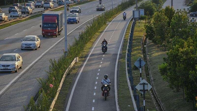 Corsie separate per le moto in autostrada, cos&igrave; in Malesia