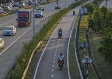 Corsie separate per le moto in autostrada, così in Malesia
