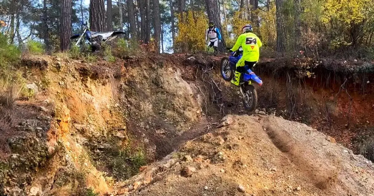 Toprak Razgatlioglu stupisce anche quando fa enduro (con un connazionale)! [VIDEO VIRALE]