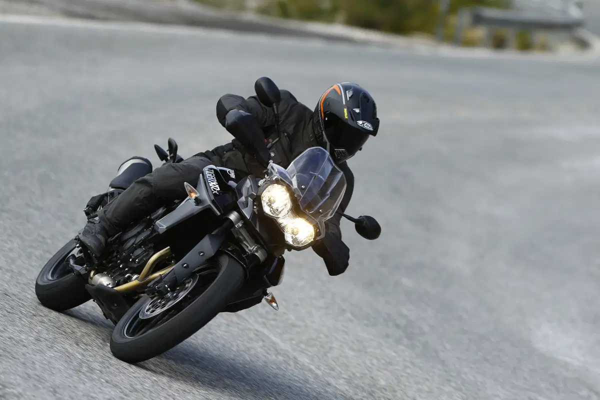 Triumph Tiger 800 XR  (4)