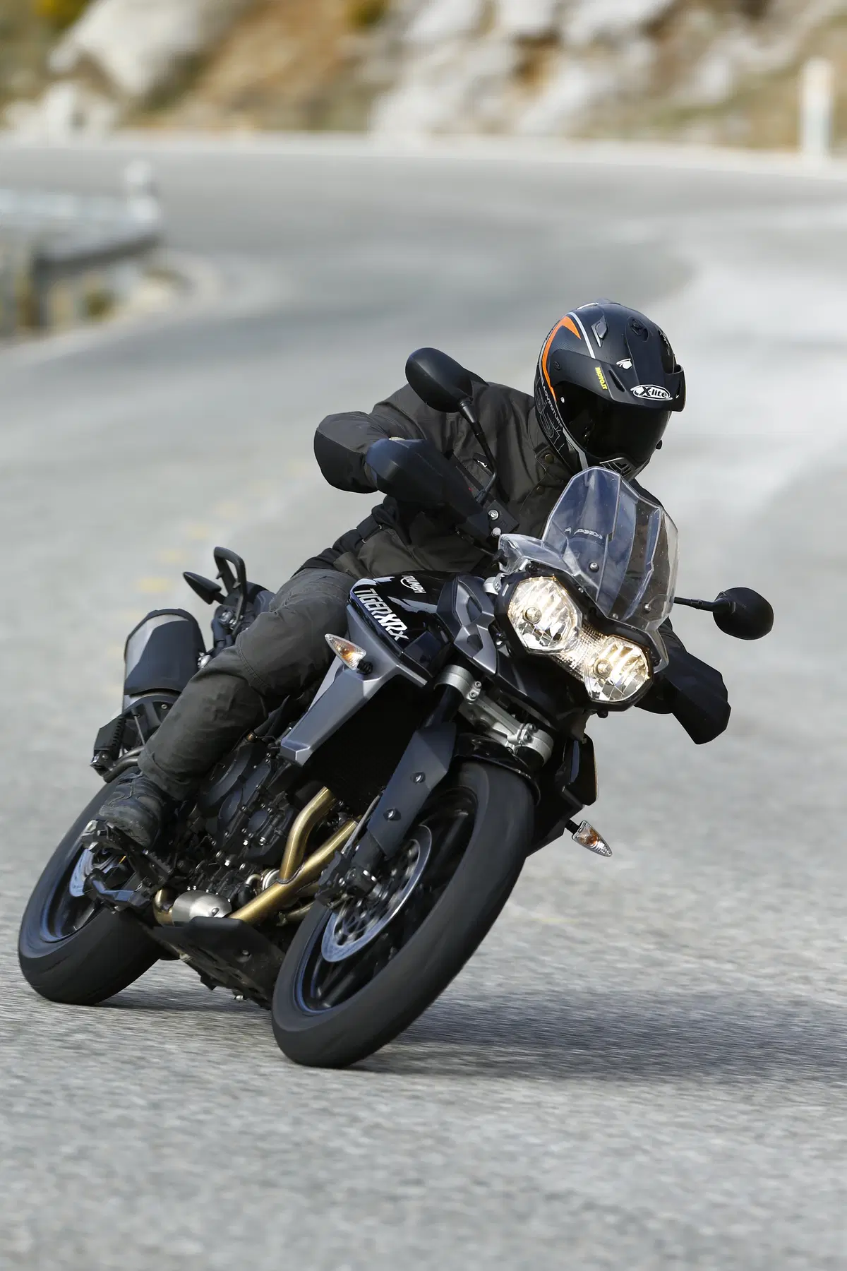 Triumph Tiger 800 XR  (2)
