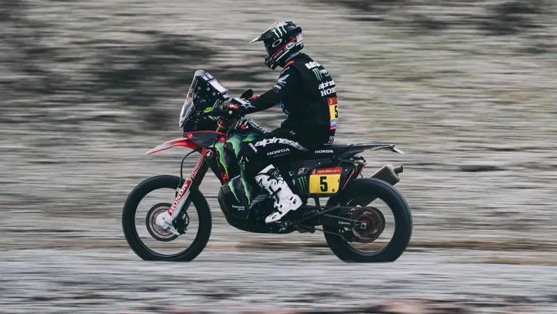 Dakar 2023-D4. Vittoria di Barreda, Honda,  [Under Investigation]. Sanders &ldquo;Tiene&rdquo; al Comando [GALLERY]