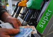 La benzina torna ad aumentare. E qui trovi la guida che ti fa risparmiare sul pieno