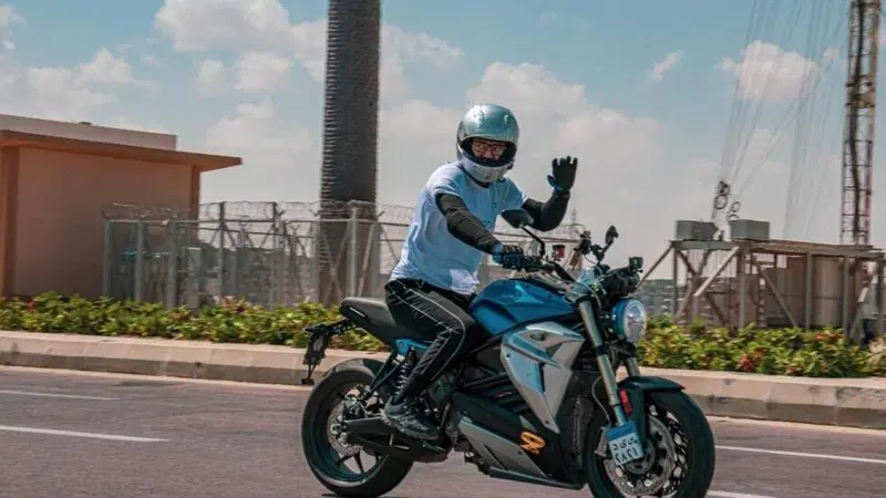 12.479 km! C'&egrave; un nuovo record mondiale per il pi&ugrave; lungo viaggio su moto elettrica