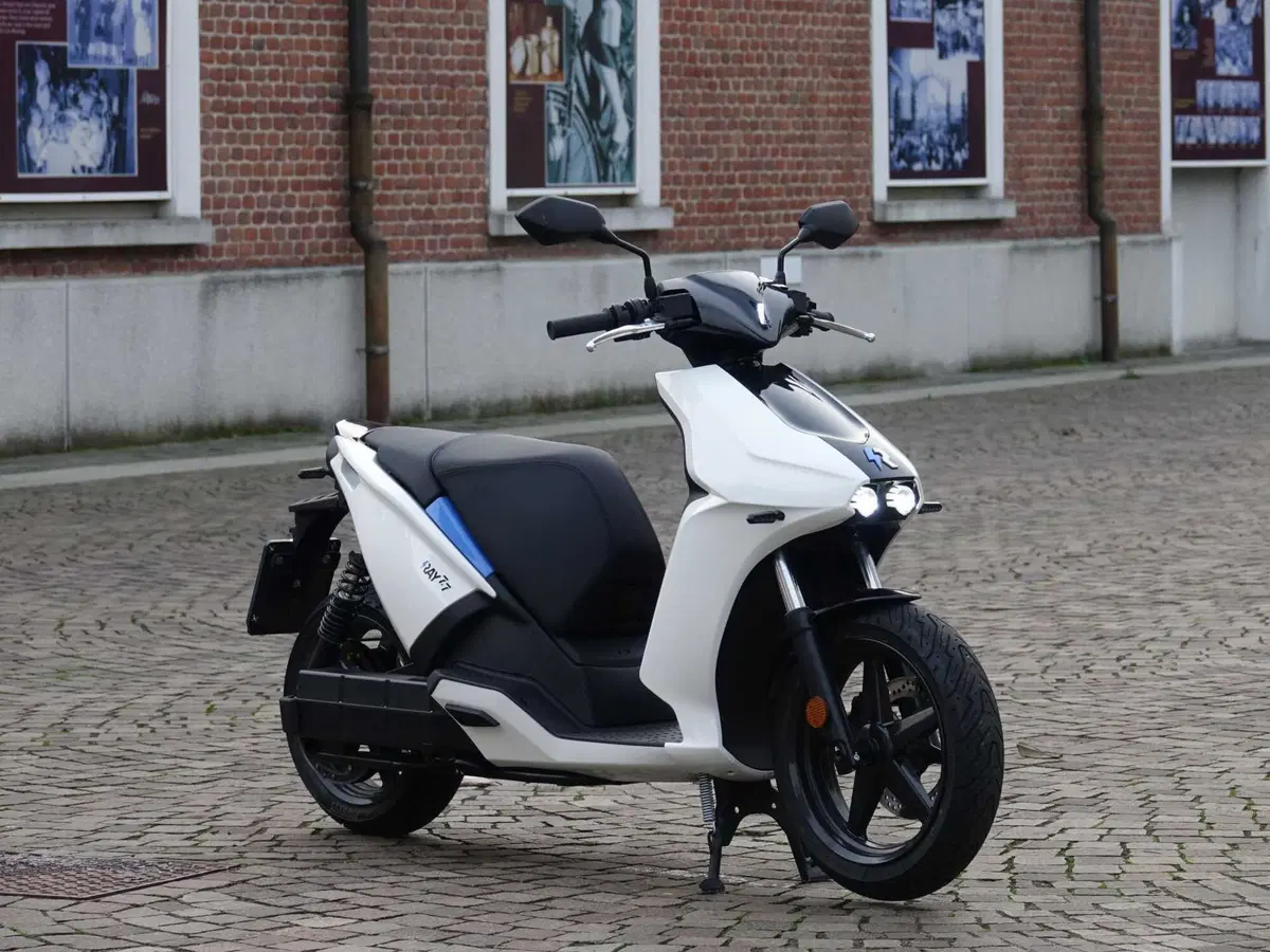 Ray 7.7: 125 km/h e 150 km di autonomia per 9.990 euro! Ne vale la pena?  (3)