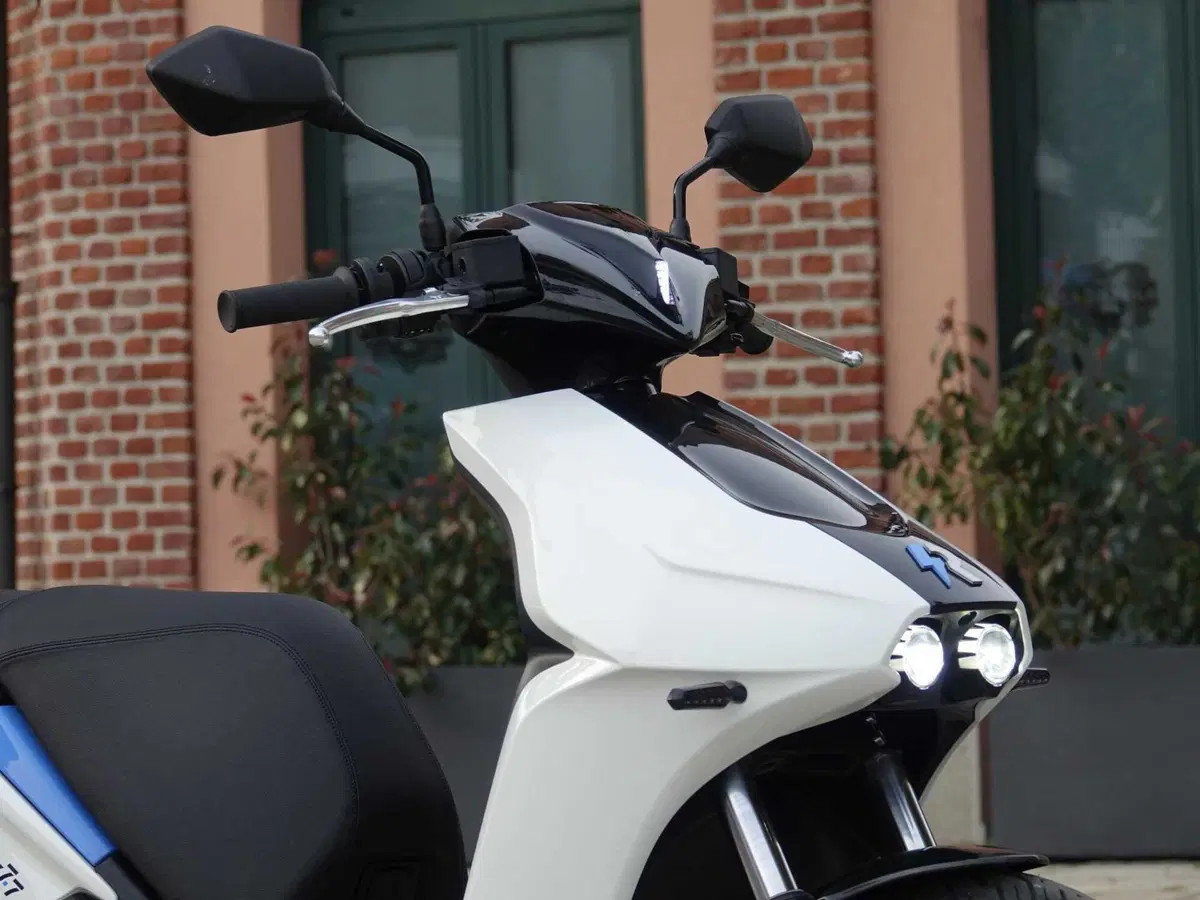 Ray 7.7: 125 km/h e 150 km di autonomia per 9.990 euro! Ne vale la pena?  (5)