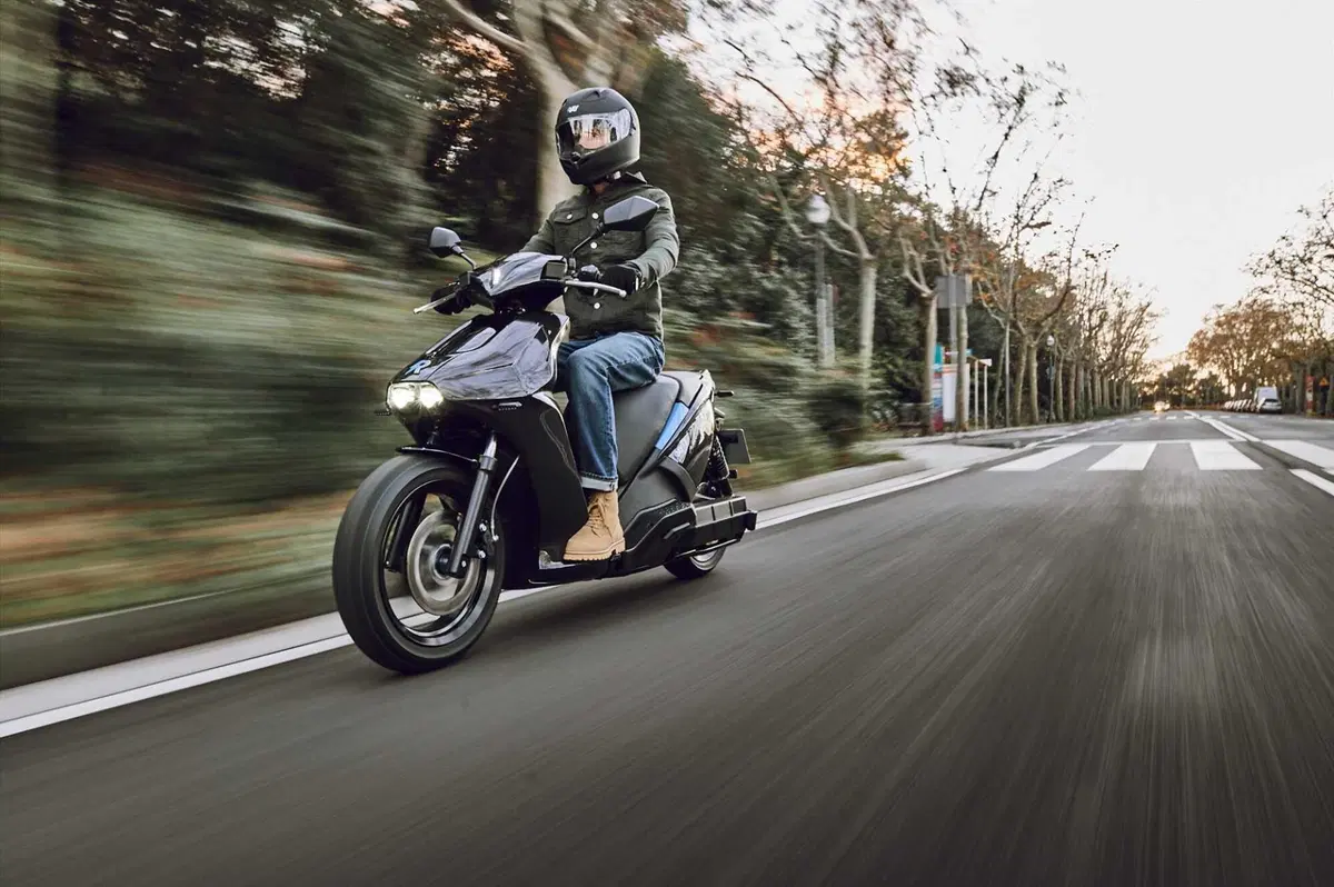 Ray 7.7: 125 km/h e 150 km di autonomia per 9.990 euro! Ne vale la pena?  (9)
