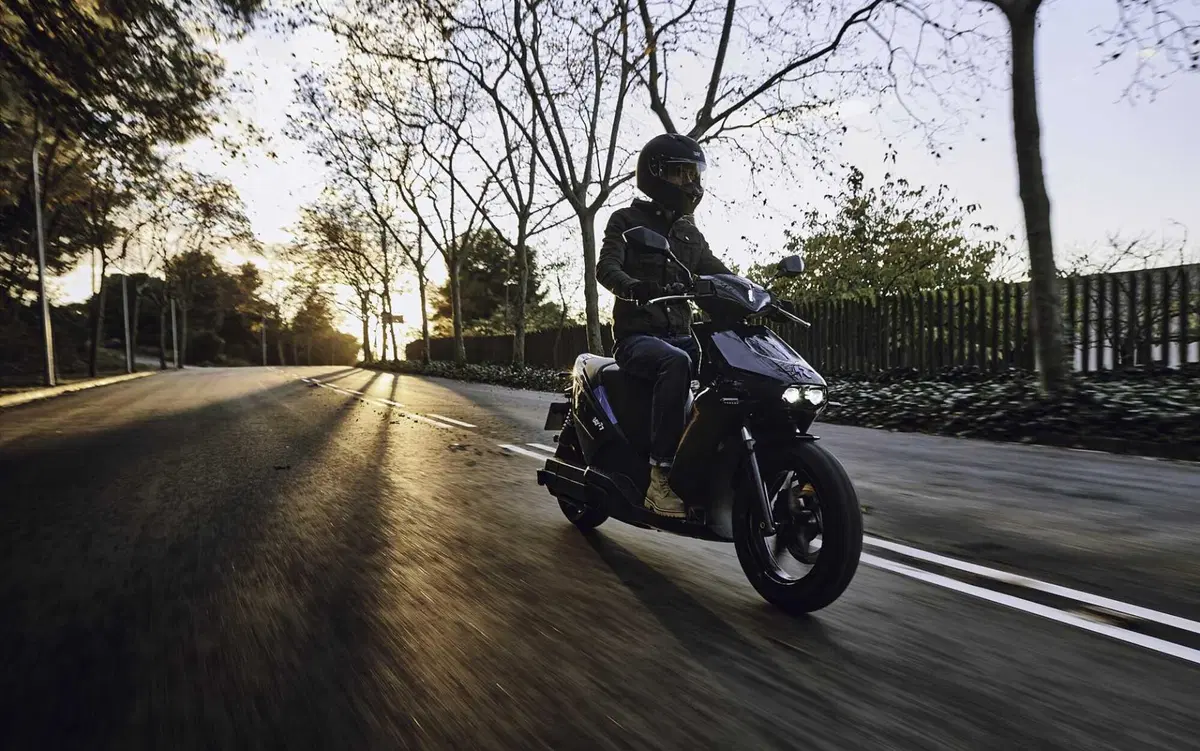 Ray 7.7: 125 km/h e 150 km di autonomia per 9.990 euro! Ne vale la pena?  (11)
