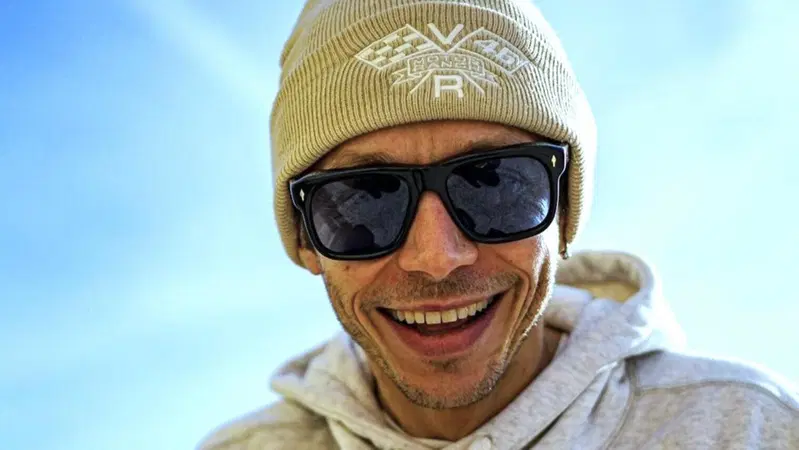 MotoGP 2023. Valentino Rossi: "Siamo a Dubai, dove sabato correremo la 24 ore" [VIDEO]