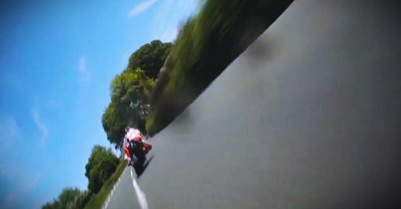 Michael Dunlop e John McGuinness si sfidano al TT, come diceva quell&#039;attore: &quot;What else?&quot; [VIDEO VIRALE]