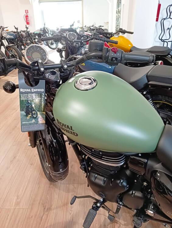 Royal Enfield Meteor 350 Fireball (2021 - 24) (3)