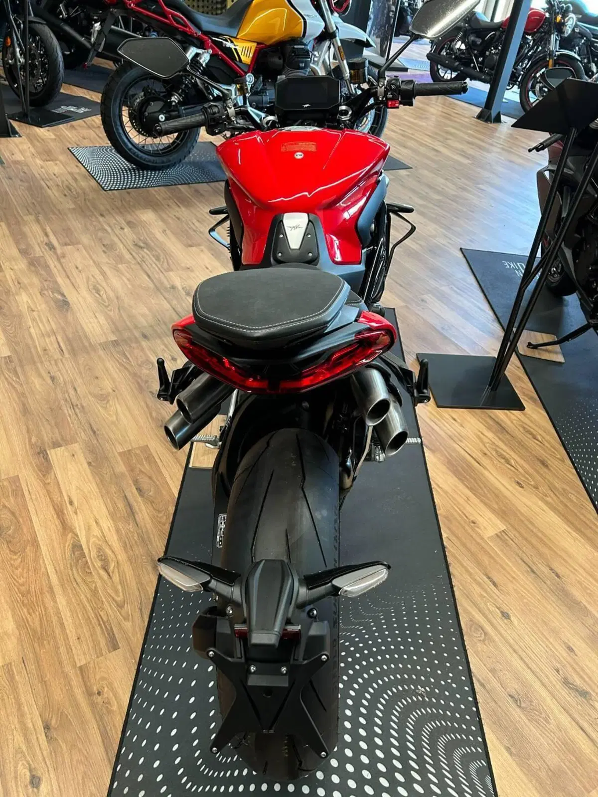 MV Agusta Brutale 1000 RS (2022 - 26) (4)