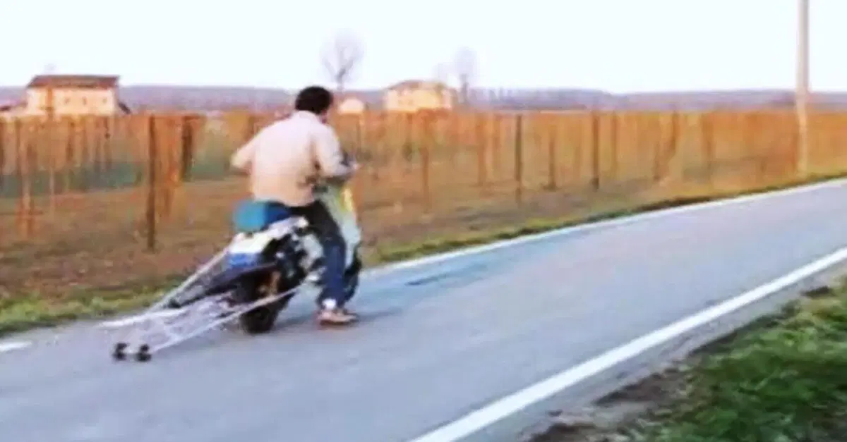 In un paesino forse della Toscana Luigi (o Laurio) fa volare il suo super Vespino: ci vorrebbe l'abbassatore! [VIDEO VIRALE]