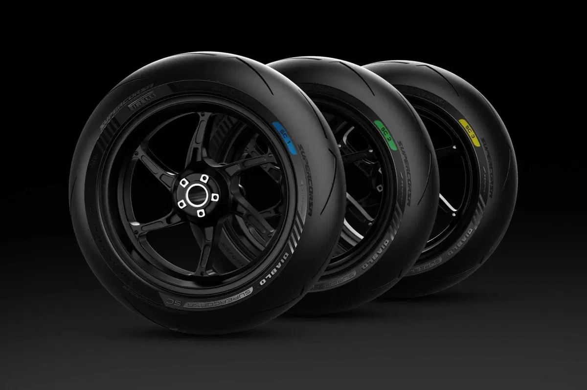 Pirelli DIABLO Supercorsa V4 fa pocker! (2)