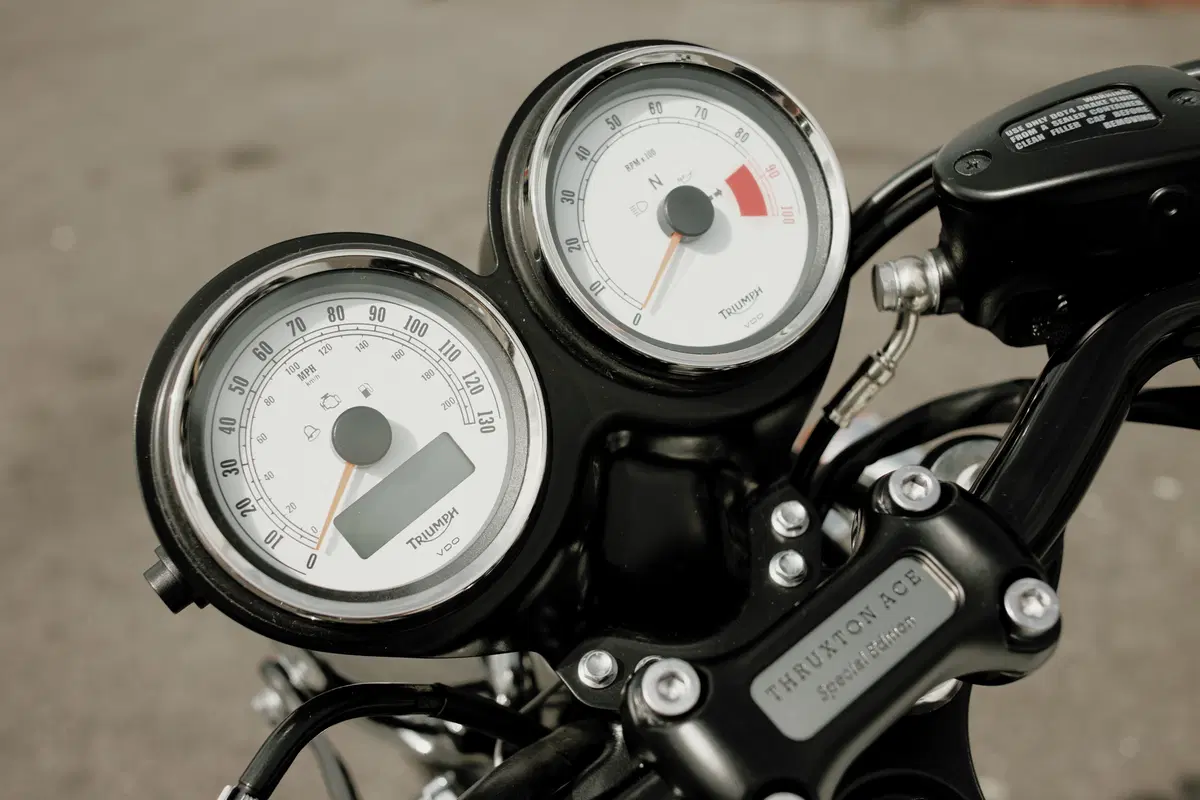 Triumph Thruxton 900 Thruxton 900 ACE (2014 - 15) (16)