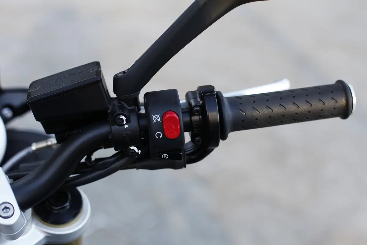 Triumph Street Triple Street Triple ABS (2013 - 17) (11)