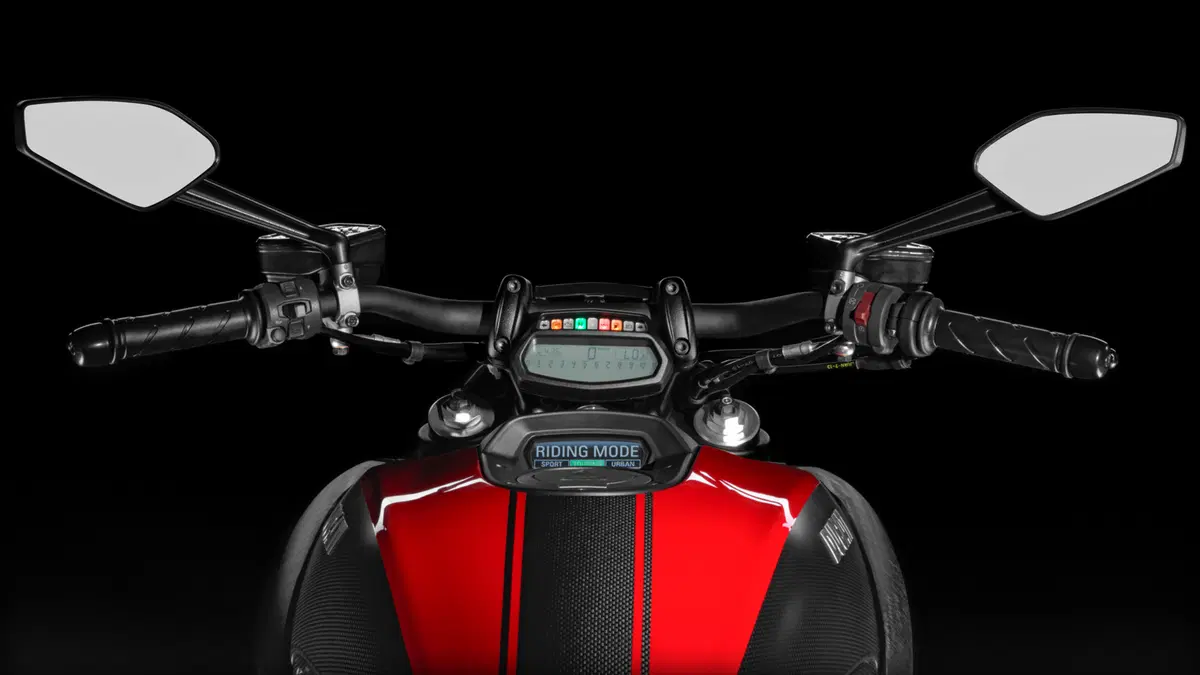 Ducati Diavel 1200 Diavel 1200 Carbon (2014 - 16) (3)