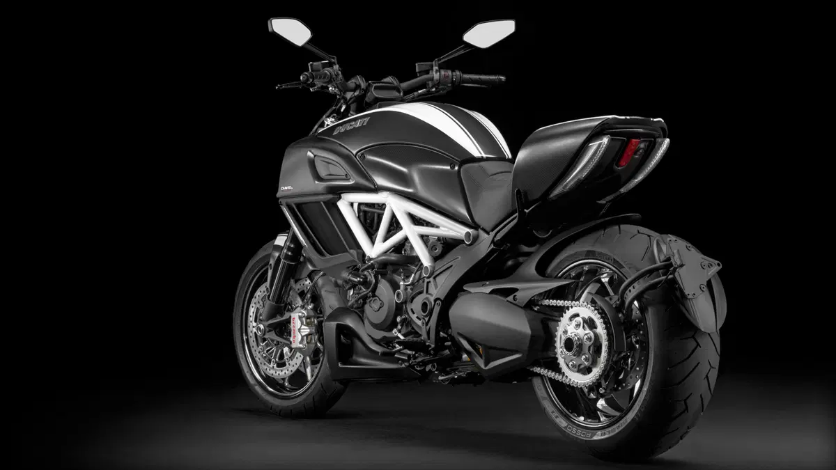 Ducati Diavel 1200 Diavel 1200 Carbon (2014 - 16) (11)