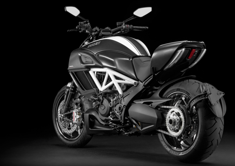 Ducati Diavel 1200 Diavel 1200 Carbon (2014 - 16) (11)