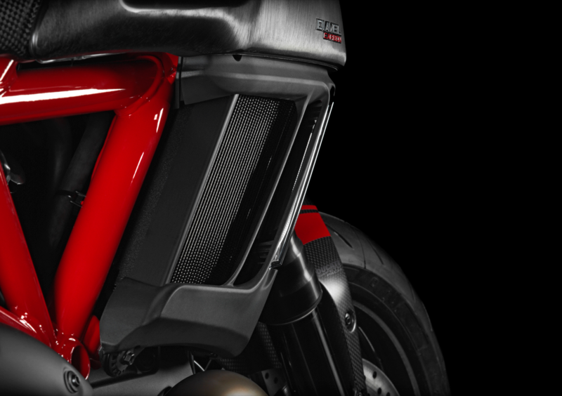 Ducati Diavel 1200 Diavel 1200 Carbon (2014 - 16) (16)