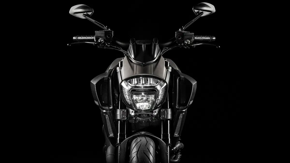 Ducati Diavel 1200 Diavel 1200 Titanium (2015) (4)