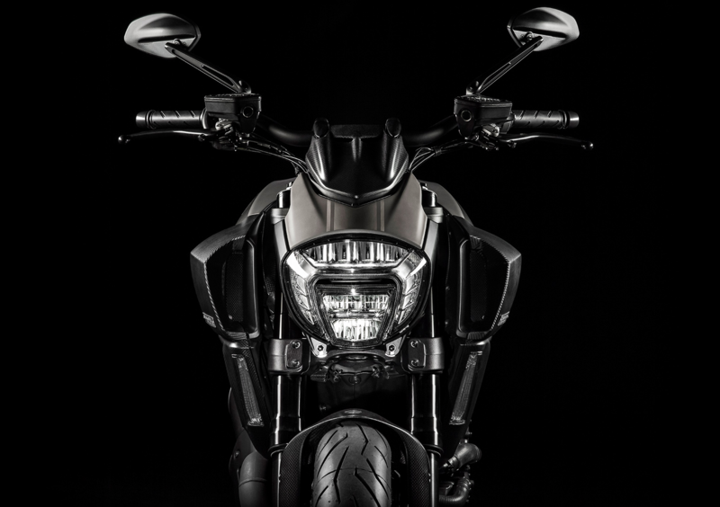 Ducati Diavel 1200 Diavel 1200 Titanium (2015) (4)
