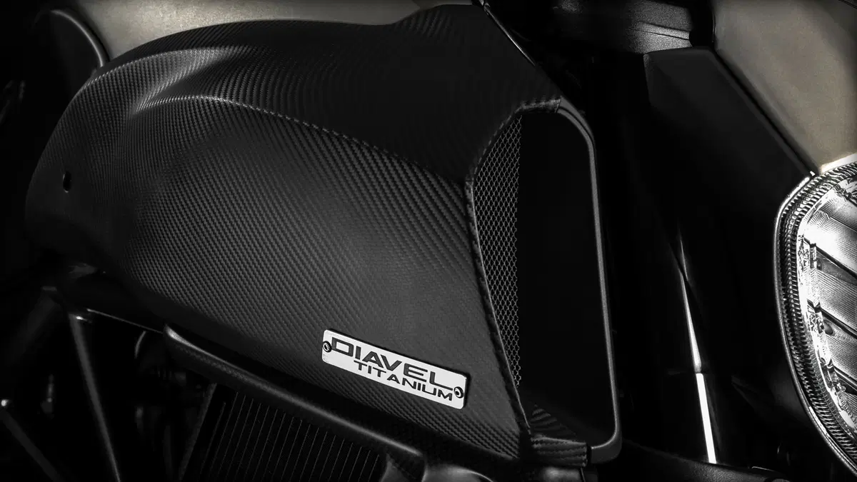 Ducati Diavel 1200 Diavel 1200 Titanium (2015) (2)