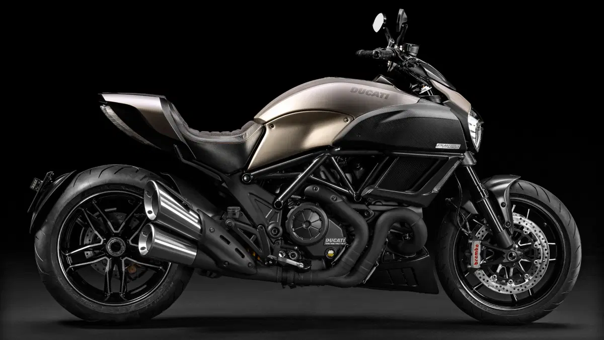 Ducati Diavel 1200 Diavel 1200 Titanium (2015) (3)