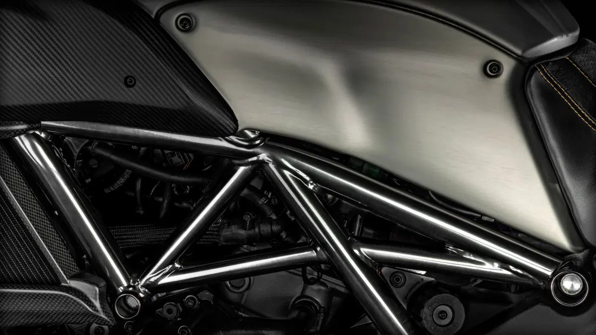Ducati Diavel 1200 Diavel 1200 Titanium (2015) (9)