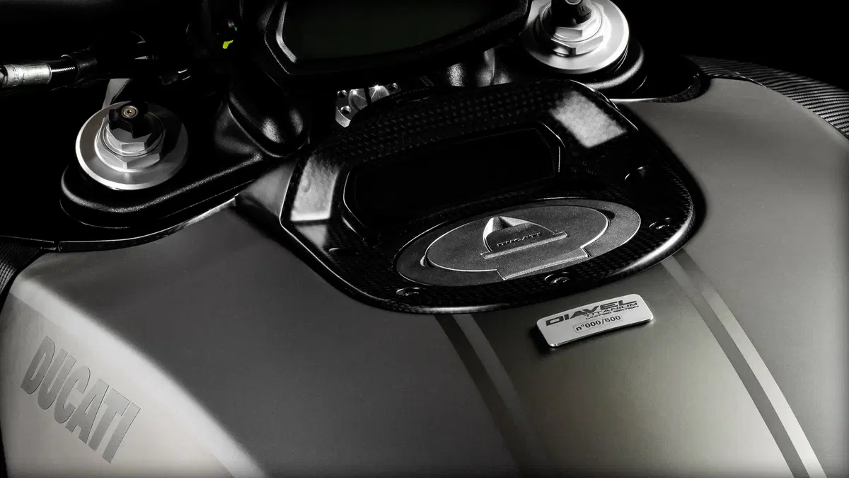 Ducati Diavel 1200 Diavel 1200 Titanium (2015) (10)