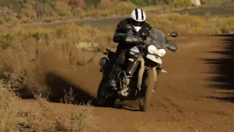 Triumph Tiger 800 XR e XC: il video della nostra prova