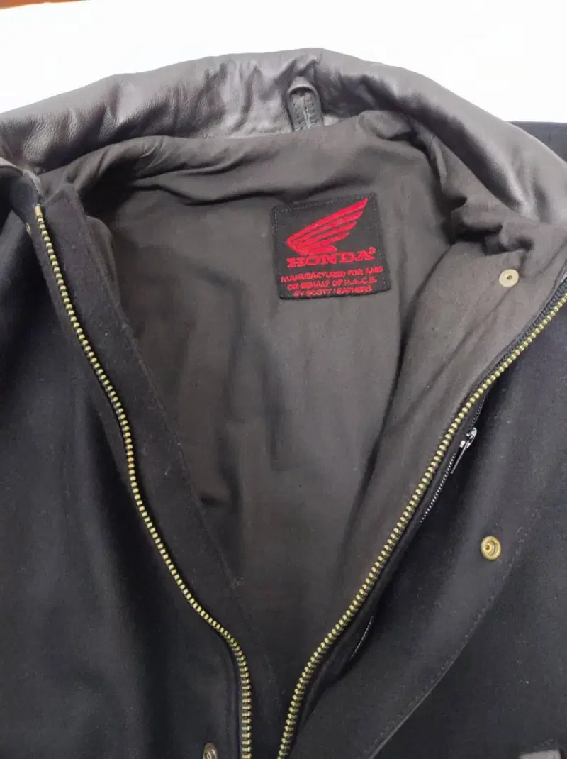 Bomber in pelle 50th anniversary Honda (4)