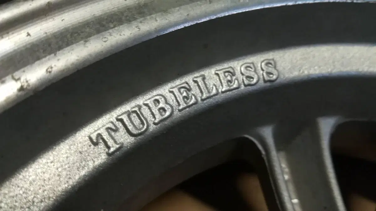 Ruota posteriore MT 3.5x12 tubelesse Garelli Tiess (5)